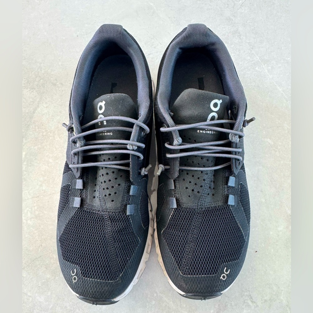 On Cloud 5 Running Black Athletic Shoes, Women’s size 7